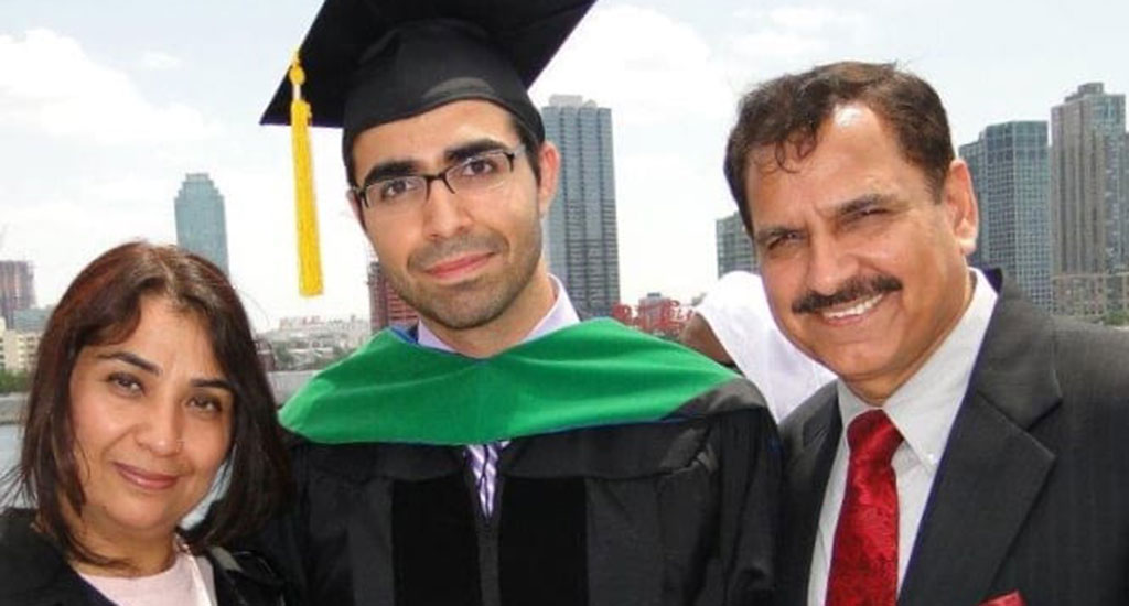 DR-GOSAIN-with-his-parents DR-GOSAIN-with-his-parents